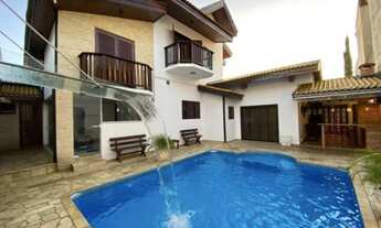 Imagem: Sobrado de Alto Padrão com Piscina no Jardim