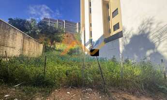 Imagem: Terreno de 480m² com frente para duas ruas