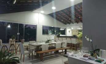 Imagem 5: Residência Ampla com Duas Casas Independentes e Lazer Integrado à Natureza