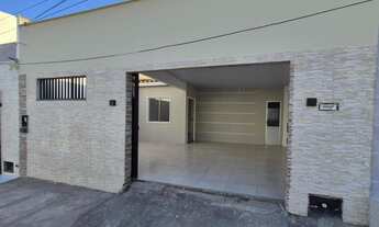 Imagem: Casa Reformada - 2 Quartos e Área Livre