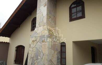 Imagem: Casa com 4 dormitórios com edícula à