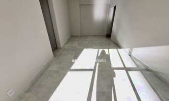 Imagem 7: PITANGUEIRAS- UMA QUADRA DO MAR , TOTALMENTE REFORMADO , GARAGEM DEMARCADA NO PRÉDIO