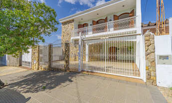 Imagem 2: Sobrado para venda em Jardim Nova Europa com 4 quartos, sendo 1 suíte, 248m²