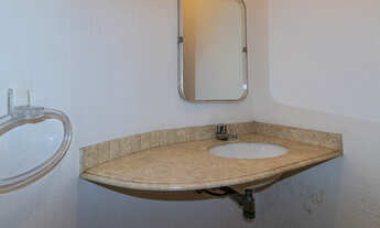 Imagem 6: Sobrado para venda em Moema com 5 quartos, sendo 1 suíte, 209m²