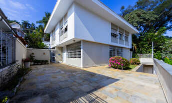 Imagem 2: Casa tipo para venda em Pacaembu com 3 quartos, sendo 1 suíte, 384m²