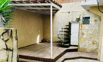 Imagem 2: Casa tipo para venda em Vila Cordeiro com 3 quartos, sendo 1 suíte, 197m²