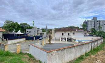 Imagem 2: Casa com 3 Dormitórios e 6 Vagas em Final de Rua na Velha!