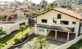 Imagem 7: Casa Ampla com 4 Dormitórios na Água Verde!