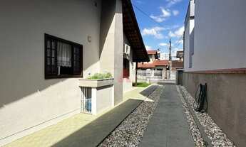 Imagem 7: Casa semimobiliada com amplo terreno e 3 dormitórios