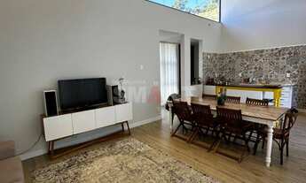 Imagem 6: Casa Moderna com 3 Quartos e Amplo Terreno