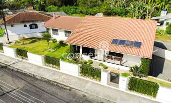 Imagem 5: Casa Ampla com 4 Dormitórios na Água Verde!