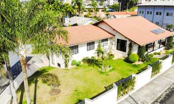 Imagem 3: Casa Ampla com 4 Dormitórios na Água Verde!