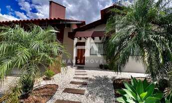 Imagem 3: Casa com terreno amplo e piscina no bairro Amizade