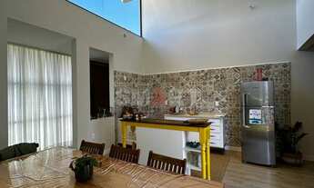 Imagem 7: Casa Moderna com 3 Quartos e Amplo Terreno