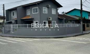 Imagem 5: Casa geminada de esquina e com Piscina no Bairro Morro Do Meio - Joinville