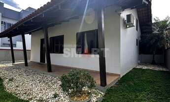 Imagem 6: Casa semimobiliada com amplo terreno e 3 dormitórios