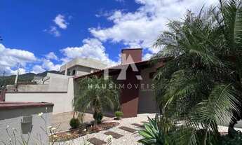 Imagem 5: Casa com terreno amplo e piscina no bairro Amizade