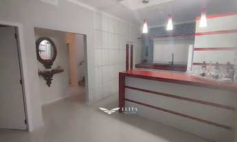 Imagem 2: Sobrado com três dormitórios (sendo dois suítes), a venda na região de Penha/SC