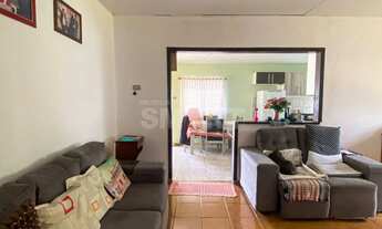 Imagem 2: Casa de Esquina com Piscina e 4 Quartos