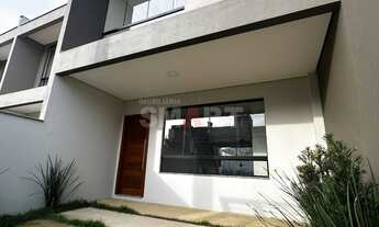 Imagem 3: Geminado Duplex com 1 Suíte + 2 Quartos e Espaço de Fundos com Churrasqueira