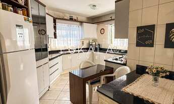 Imagem 3: Casa Alto Padrão com 05 Dormitórios, sendo 1 Suíte Localizada no Bairro Amizade - Jaraguá