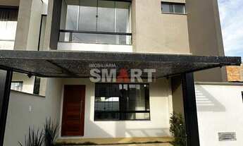 Imagem 2: Geminado Duplex com 1 Suíte + 2 Quartos e Espaço de Fundos com Churrasqueira