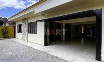 Imagem: Casa com 3 Quartos, Área de Festas e Piscina