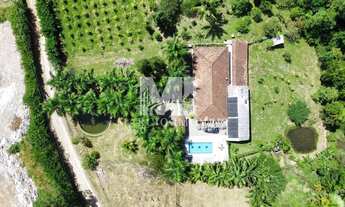 Imagem: Linda Chacará próximo da praia