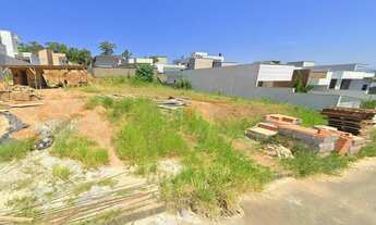 Imagem: Terreno com 320m² de área total em loteamento