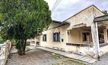 Imagem: Terreno com 771,23m² Casa com 146m²