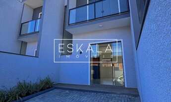 Imagem: Sobrado Geminado com Sacada