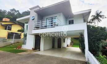 Imagem: Casa Semimobiliada com 4 Dormitórios e