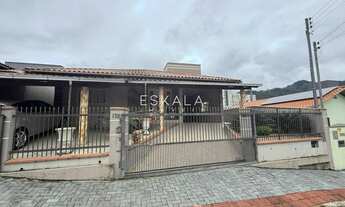 Imagem: Casa com 01 Suíte 02 Quartos Localizada