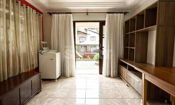 Imagem 6: Sobrado com 6 Quartos à Venda no bairro Czerniewicz