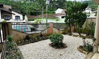 Imagem 2: Sobrado com 6 Quartos à Venda no bairro Czerniewicz