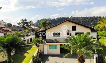 Imagem 4: Casa Ampla com 4 Dormitórios na Água Verde!