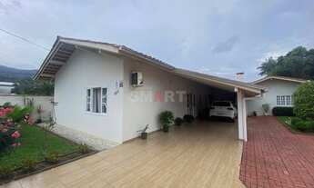 Imagem: Terreno com 840m² com casa de 180m² e