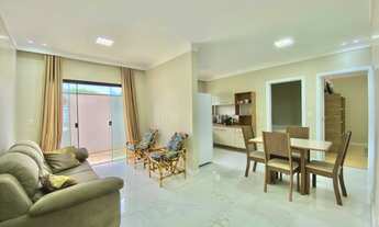 Imagem 2: Apartamento Térreo com 2 Dormitórios, Churrasqueira e Amplo Espaço Externo