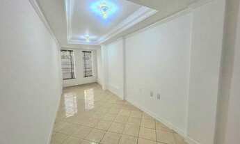 Imagem 2: Ampla Sala | Av dos Estados | Piso superios | 3 Banheiros | Cozinha | Anual