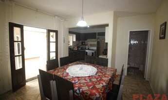 Imagem 4: Casa no Centro | 9 Dormitórios | 4 Vagas | 300m² de Terreno | Permuta Menor