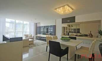 Imagem 4: Vista parcial do Mar - Com pele de vidro na sala, área de lazer completa