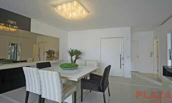 Imagem 7: Vista parcial do Mar - Com pele de vidro na sala, área de lazer completa