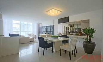 Imagem 2: Vista parcial do Mar - Com pele de vidro na sala, área de lazer completa