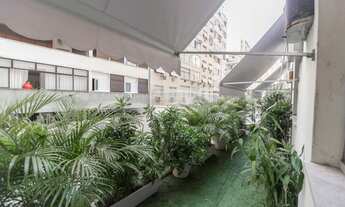 Imagem 3: Maravilhoso apartamento a 50 metros da Praia de Ipanema, vista lateral mar com Jardim de i