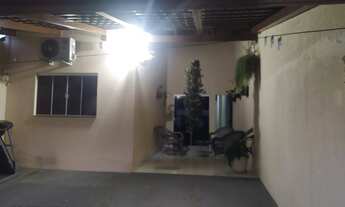 Imagem 2: Casa para venda possui 168 metros quadrados com 3 quartos em Residencial Center Ville - Go