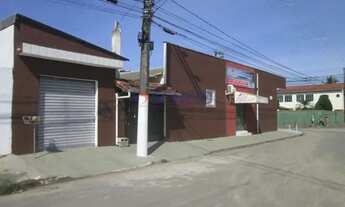 Imagem 4: Casa com 01sala 3 saloes comercias,sendo uma sorverteria ativa otimo perto da praia ja te