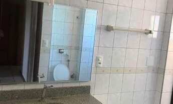 Imagem 7: Apartamento andar alto, no Centro com 2 dormitórios e sacada