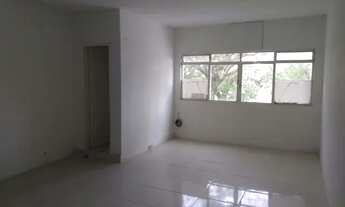 Imagem 7: Sala comercial (sobreloja) janelas para lateral do imóvel, com banheiro, valor negociável