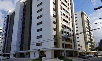 Imagem: Prédio na Ponta Verde, na Praça do Skate