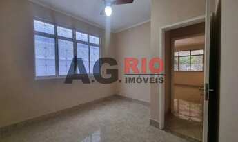 Imagem 4: Casa de rua-LOCAÇÃO-Vila Valqueire-Rio de Janeiro-RJ